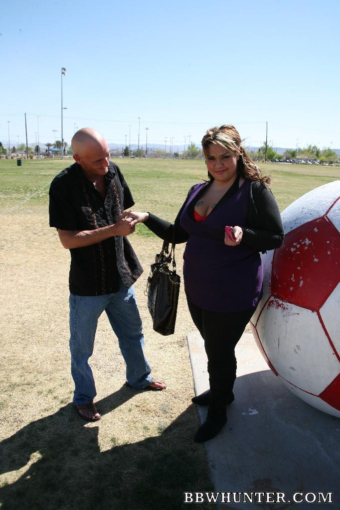 Tasha Starzz brunette plumper park hunt